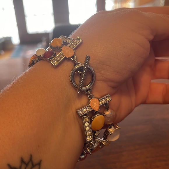 Three strand costume bracelet - Picture 3 of 3